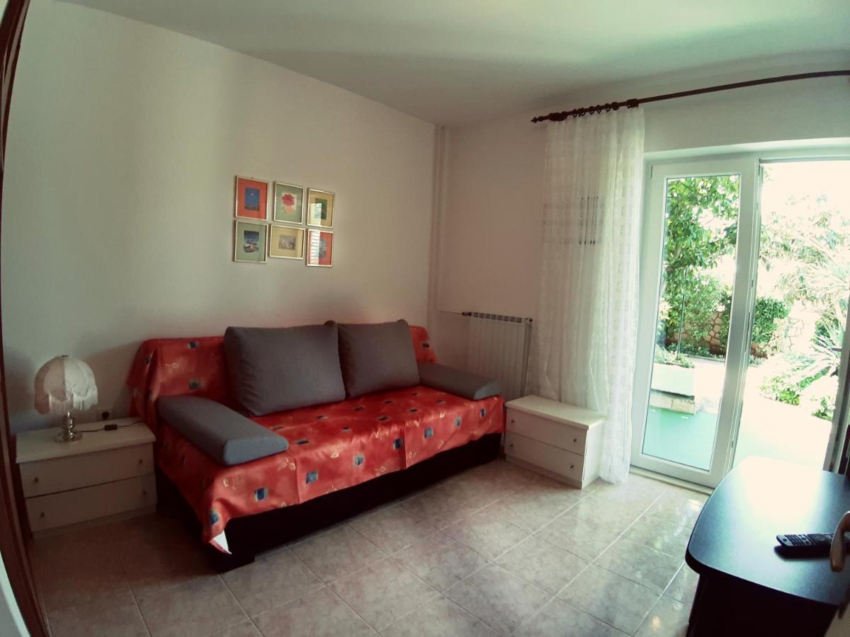 Bed and Breakfast F• R• I• E• N• D• S• Novalja Exterior foto